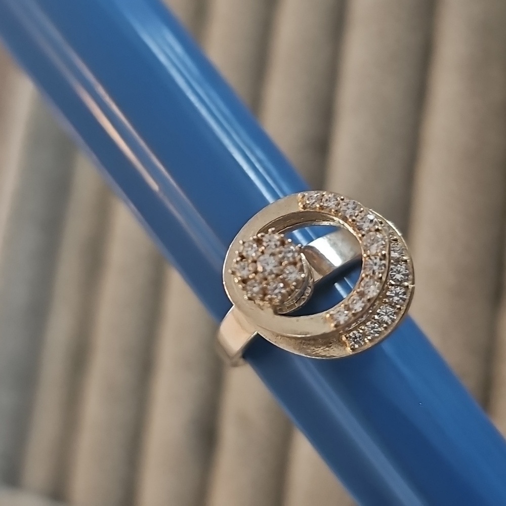 Motion Spinning DANCING solid silver ring by rarelyrings.